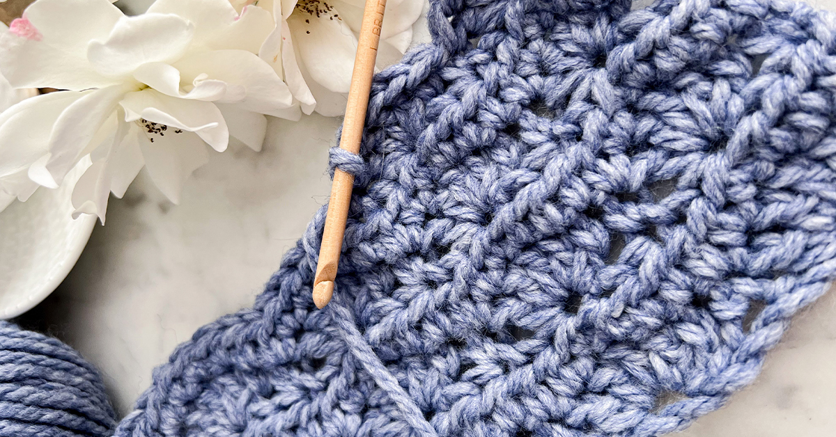 Crocheting with Fluffy - Yarnalia